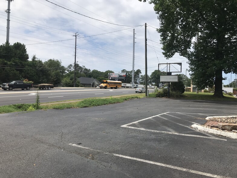 3851 NE Roswell Rd, Marietta, GA for sale - Building Photo - Image 2 of 5