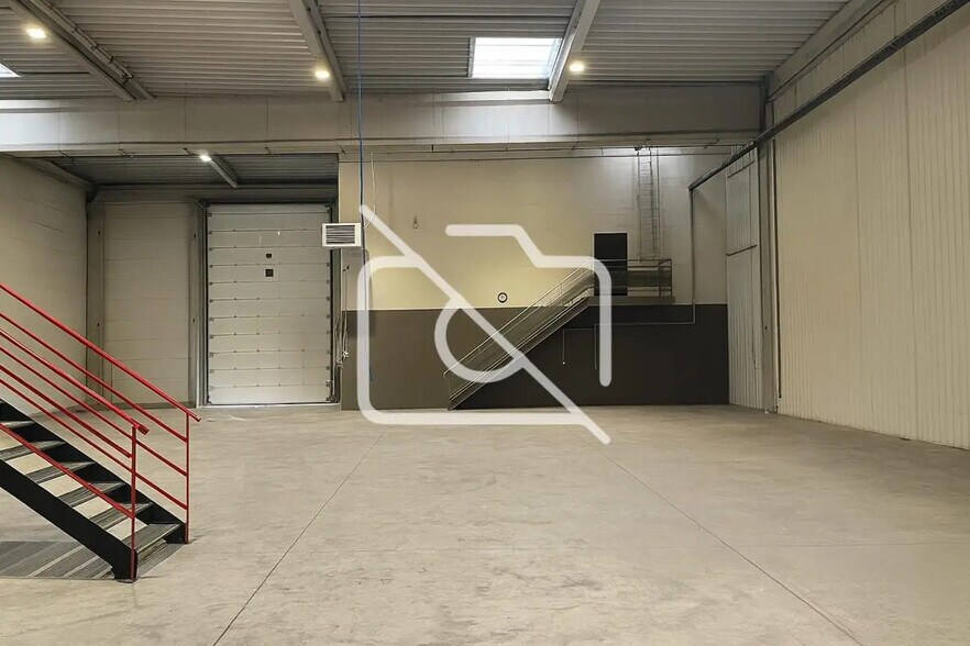Industrial in Vaires-sur-Marne for sale - Interior Photo - Image 2 of 4