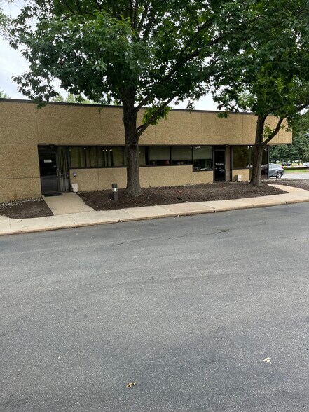 8 Quakerbridge Plz, Hamilton, NJ for sale - Building Photo - Image 2 of 18