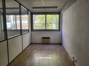 Office in Lyon for lease Interior Photo- Image 2 of 2