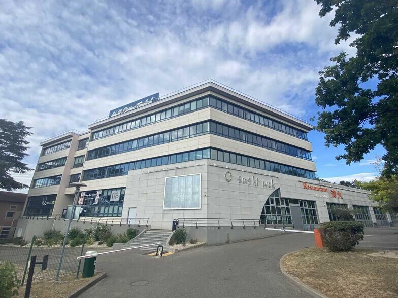 Office in Écully for lease - Building Photo - Image 2 of 14