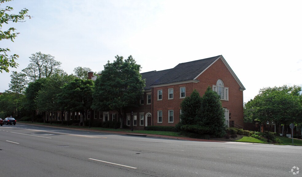 4151-4165 Chain Bridge Rd, Fairfax, VA for sale - Building Photo - Image 3 of 5