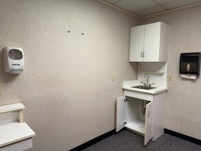 2212 Old Furnace Rd, Boiling Springs, SC for lease Interior Photo- Image 1 of 5