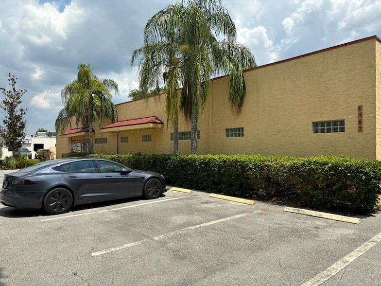 1707 E Edgewood Dr, Lakeland, FL for lease - Building Photo - Image 2 of 3