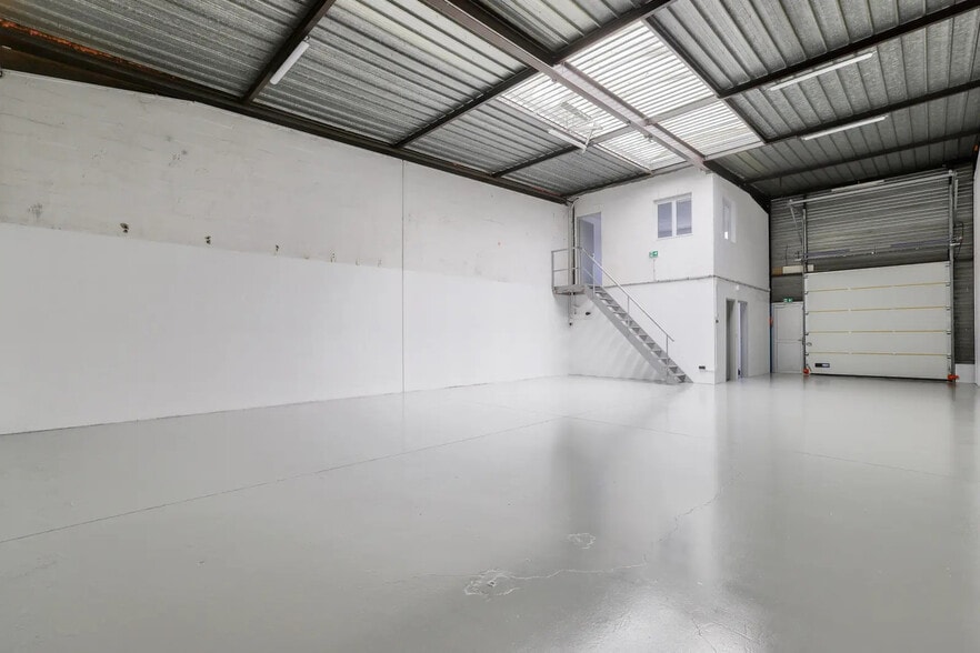 Flex in SAINT-OUEN-L'AUMONE for lease - Interior Photo - Image 1 of 9