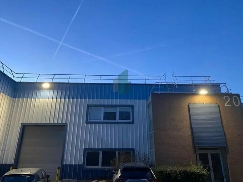 Flex in Aubervilliers for lease - Building Photo - Image 2 of 5