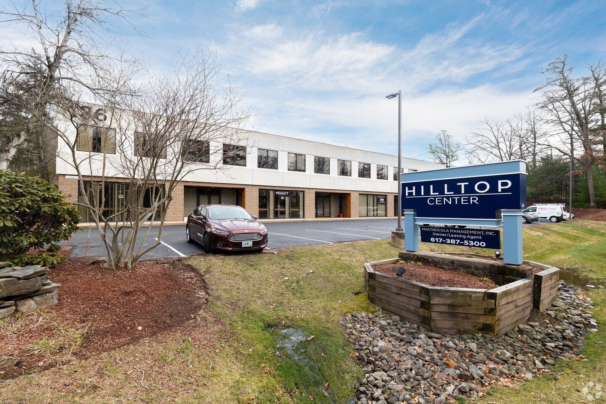 136 Harvey Rd, Londonderry, NH for sale Primary Photo- Image 1 of 1