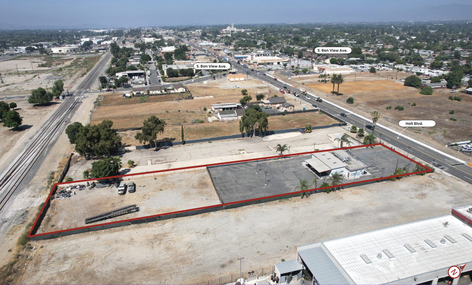 958 E Holt Blvd, Ontario, CA for lease - Building Photo - Image 2 of 4