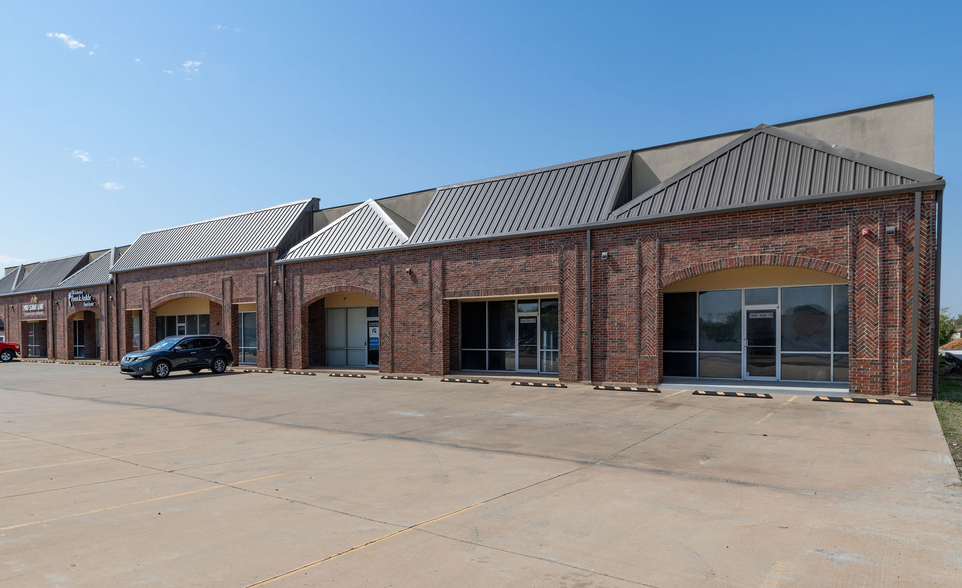 5460 Main, Del City, OK for lease - Building Photo - Image 3 of 27