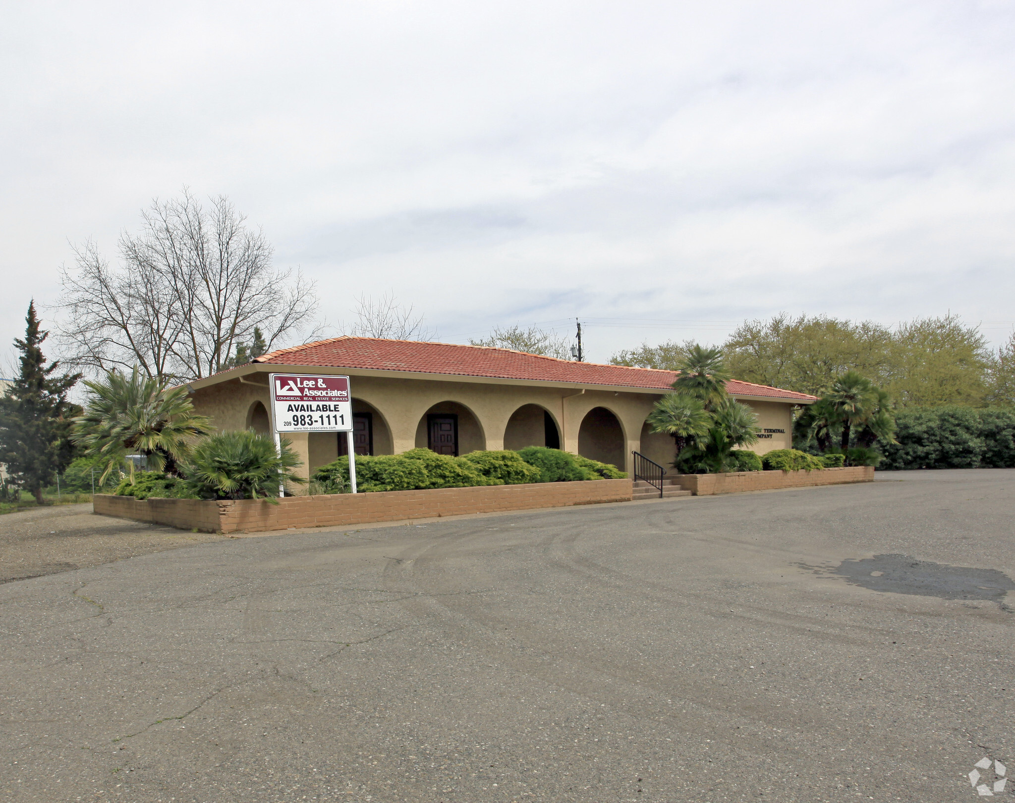 800 N Shaw Rd, Stockton, CA for lease Primary Photo- Image 1 of 5