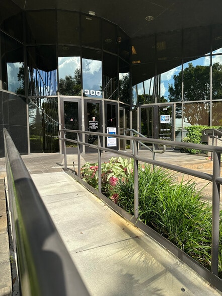 300 S Pine Island Rd, Plantation, FL for lease - Building Photo - Image 3 of 9