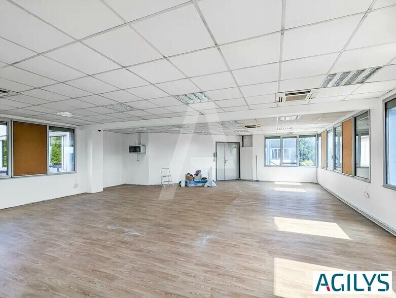 Office in Massy for lease - Interior Photo - Image 2 of 5