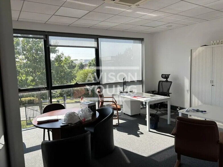 Flex in Villeneuve-la-Garenne for lease - Building Photo - Image 2 of 9