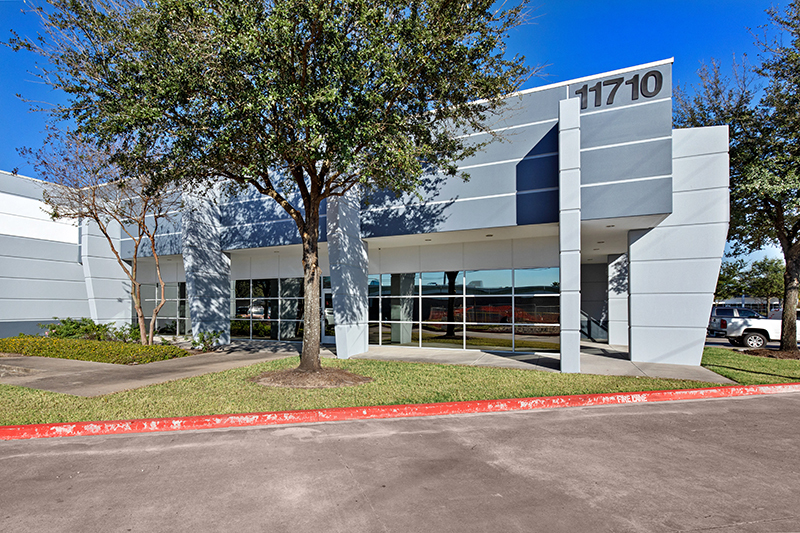 11710 North Freeway, Houston, TX for lease Building Photo- Image 1 of 19