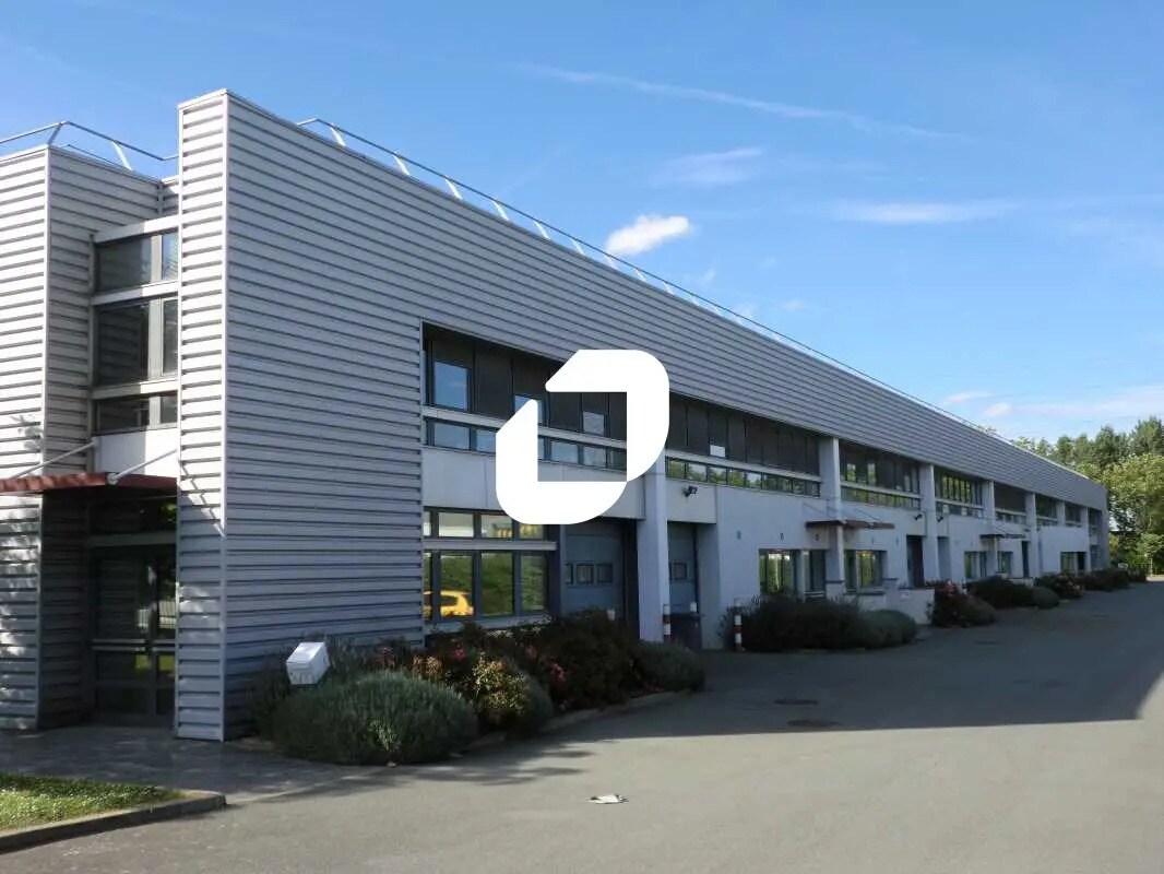 Flex in Trappes for lease Building Photo- Image 1 of 8