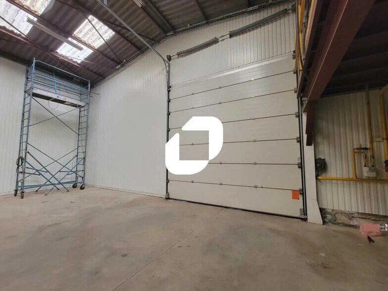 Flex in Angerville for sale - Building Photo - Image 2 of 12