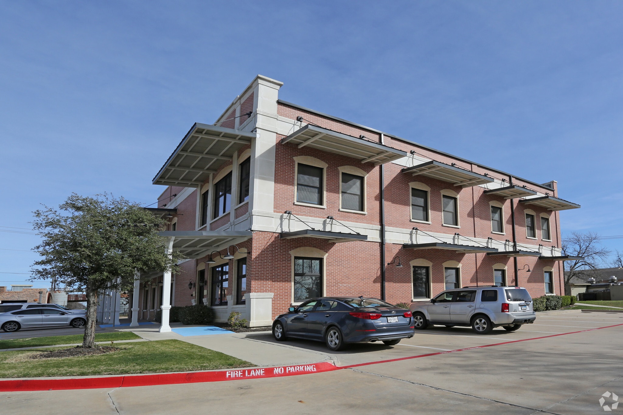 140 E Main St, Lewisville, TX for lease Building Photo- Image 1 of 7