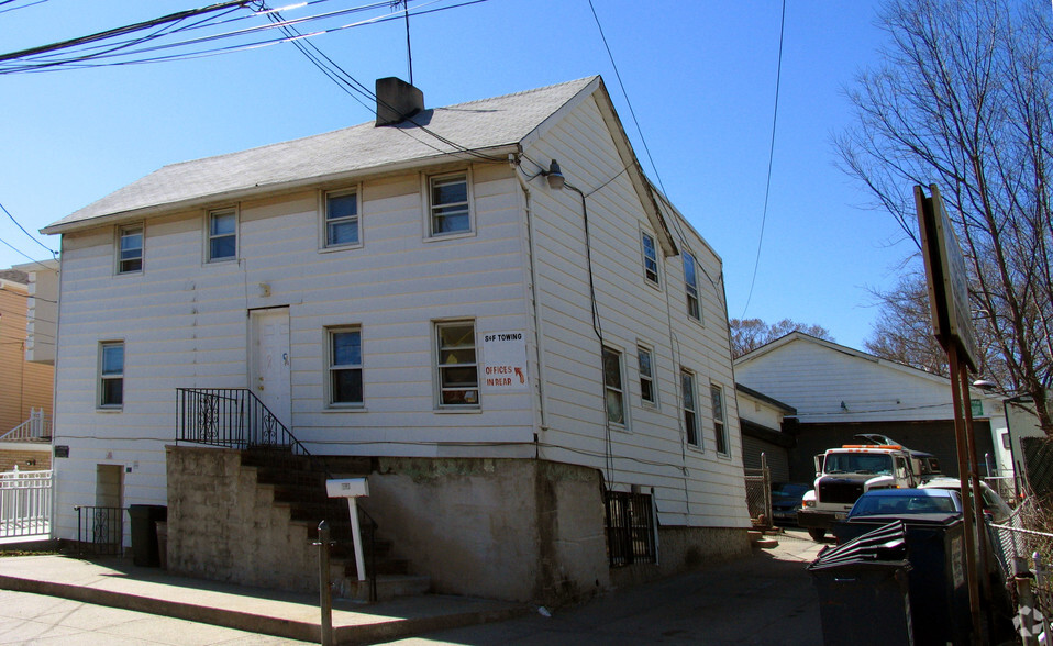 88 Barker St, Staten Island, NY for lease - Building Photo - Image 2 of 7