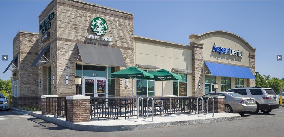 740 W South St, Freeport, IL for sale - Building Photo - Image 1 of 1