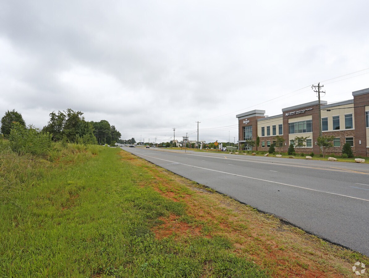 448 Langtree Rd, Mooresville, NC 28117