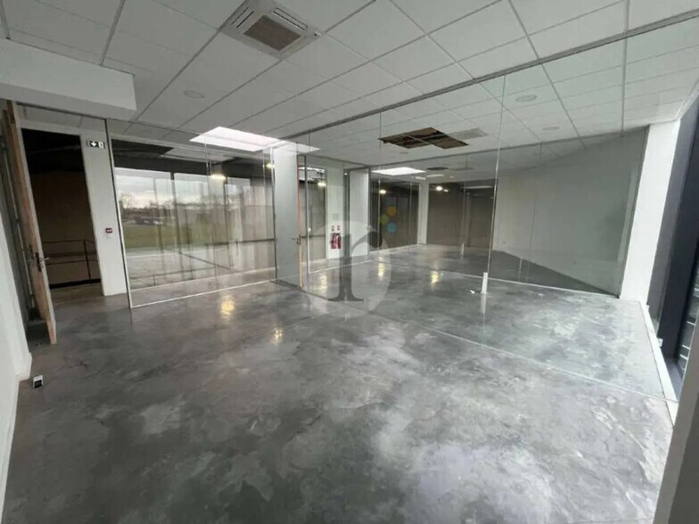 Flex in Seclin for lease - Building Photo - Image 2 of 6