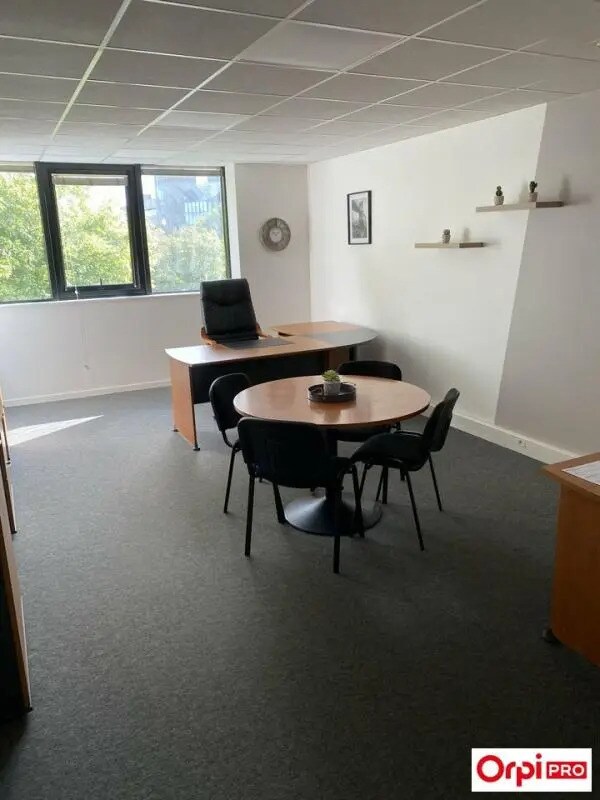 Office in Plérin for lease Interior Photo- Image 1 of 5