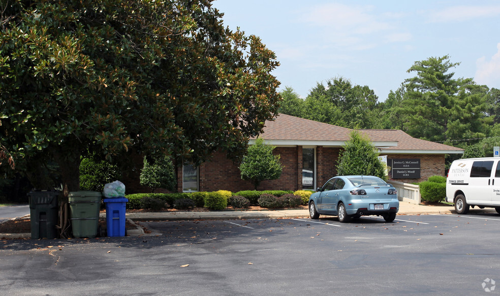 320 W Ransom St, Fuquay Varina, NC for lease - Building Photo - Image 2 of 8