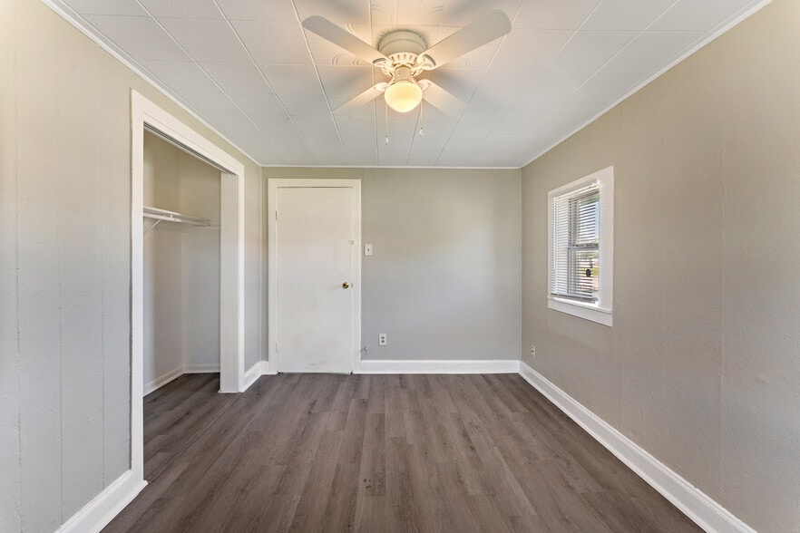 INCOME PRODUCING PORTFOLIO!! portfolio of 3 properties for sale on LoopNet.com - Interior Photo - Image 2 of 24