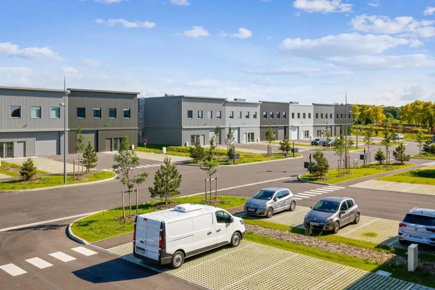 Avenue De La Demi-Lune, Roissy-en-France for lease - Building Photo - Image 1 of 13