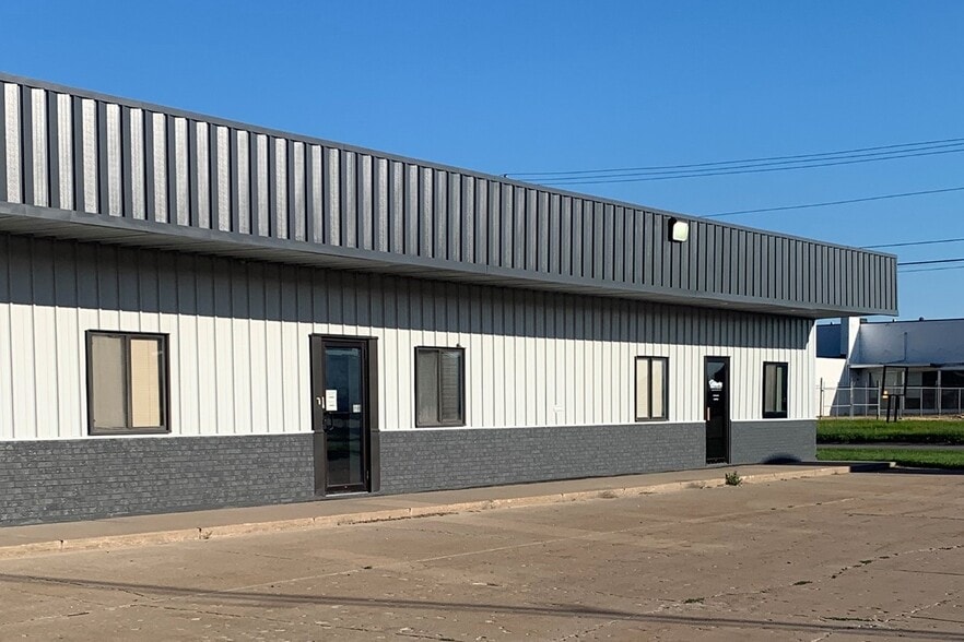 1621 E Washington St, Washington, IA for lease - Building Photo - Image 3 of 4