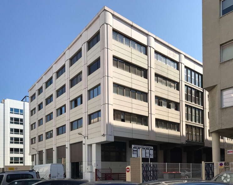 Office in Madrid, Madrid for sale - Building Photo - Image 3 of 4