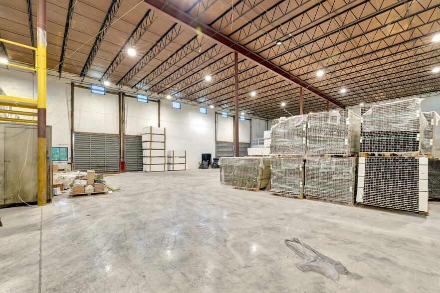 3490 Oleander Ave, Fort Pierce, FL for sale - Interior Photo - Image 3 of 23