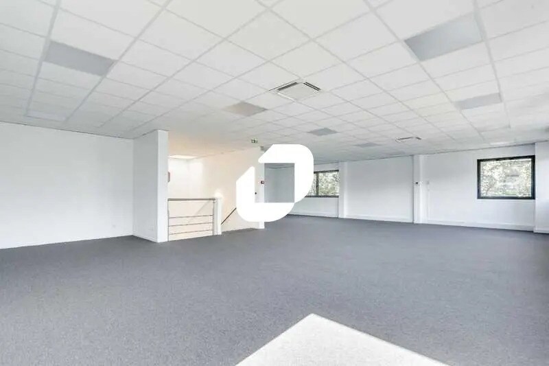 Flex in Le Blanc-Mesnil for lease - Interior Photo - Image 3 of 26