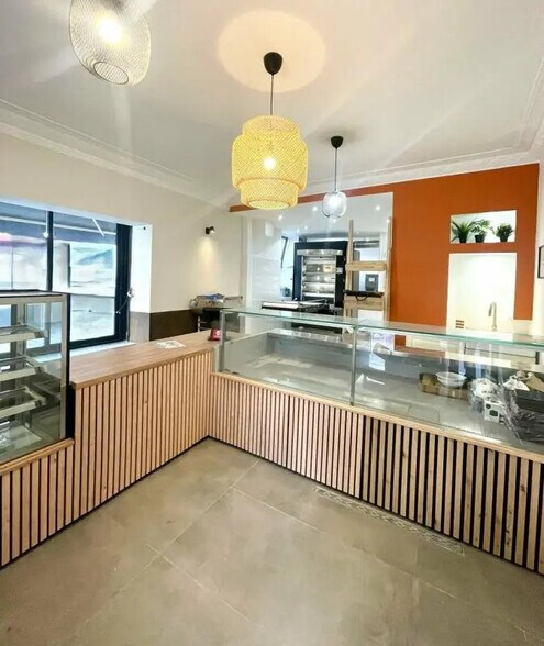 Retail in Nice for lease - Interior Photo - Image 1 of 4