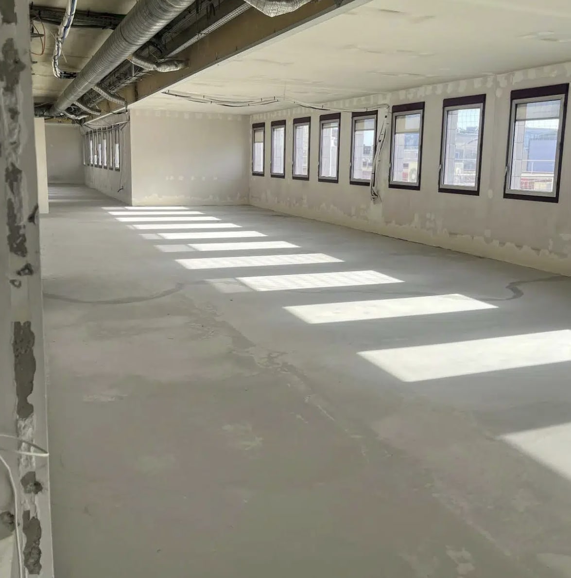 Office in Montigny-le-Bretonneux for sale Building Photo- Image 1 of 5