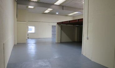 2B Burke Rd, Totnes for lease Interior Photo- Image 1 of 2