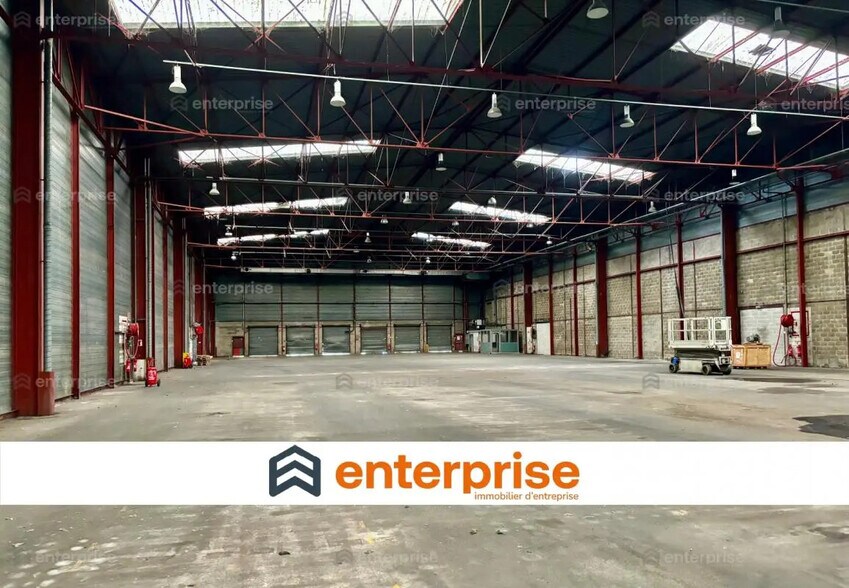 Industrial in Amiens for lease - Building Photo - Image 1 of 3