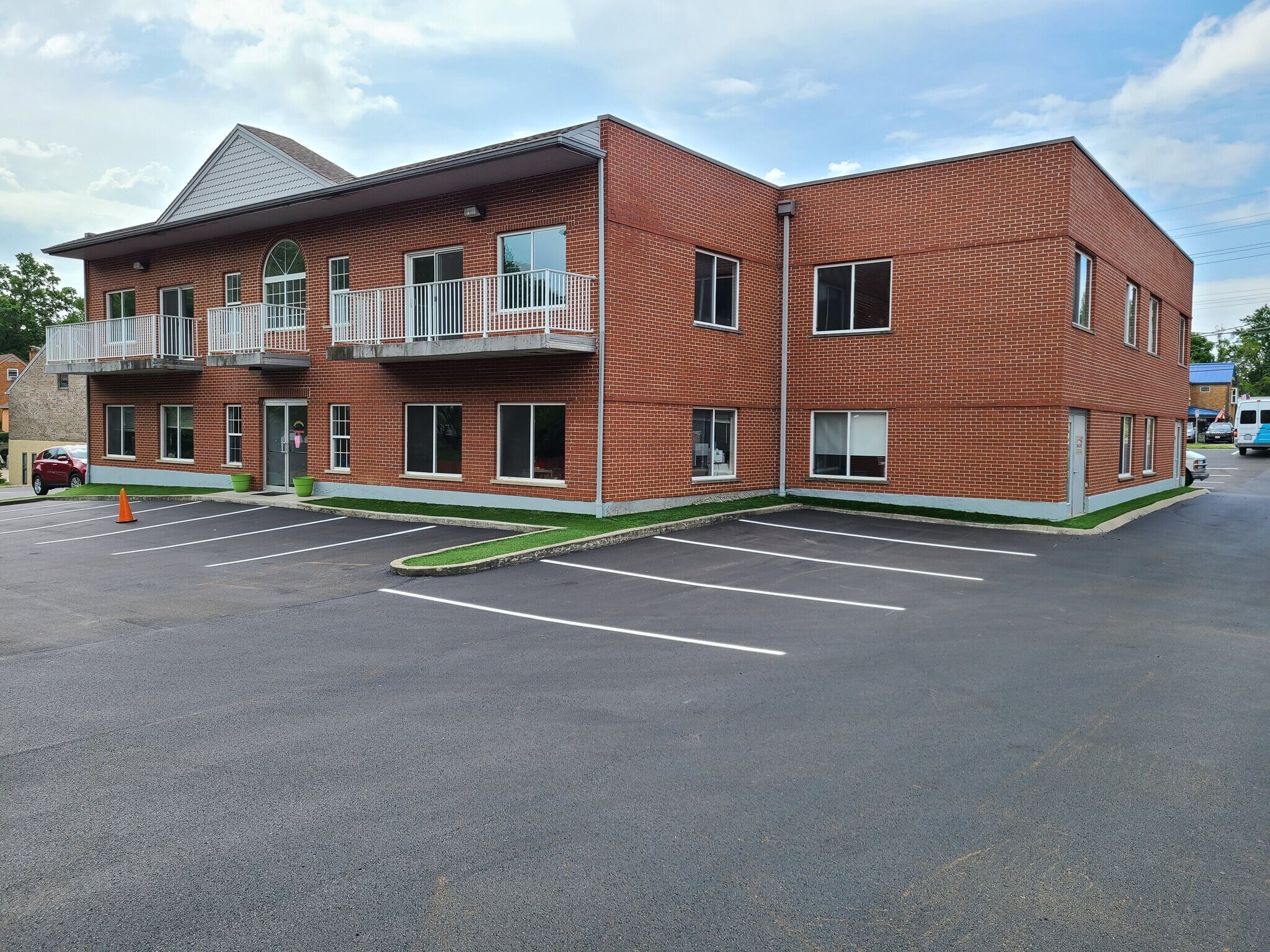 3270 W North Bend Rd, Cincinnati, OH 45239 Rack Office Complex