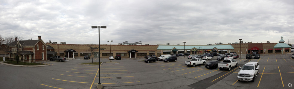 6435 Dixie Rd, Mississauga, ON for lease - Primary Photo - Image 1 of 5