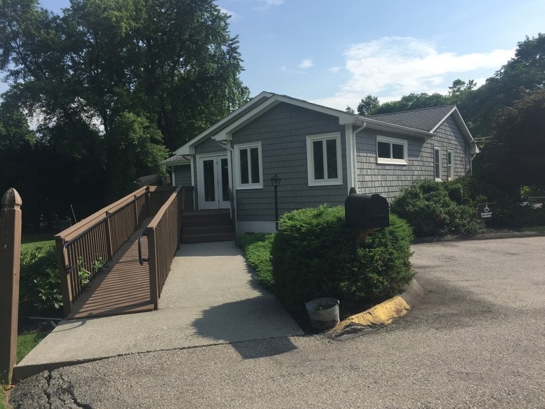 1984 New Hackensack Rd, Poughkeepsie, NY for sale - Building Photo - Image 1 of 1