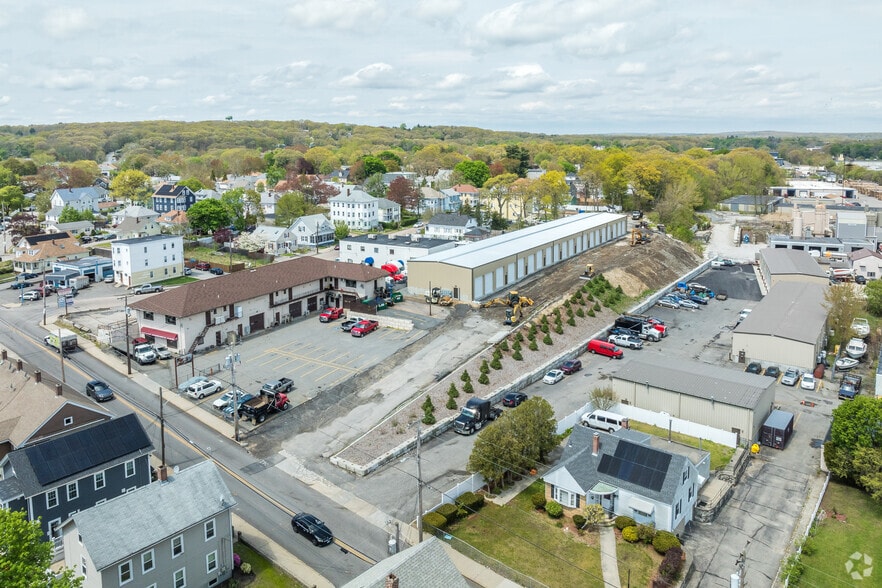 579 Weeden St, Pawtucket, RI for sale - Building Photo - Image 1 of 8