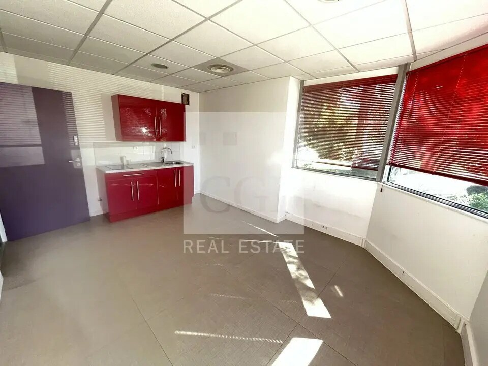 Location Bureaux 210 m² - Photo 1