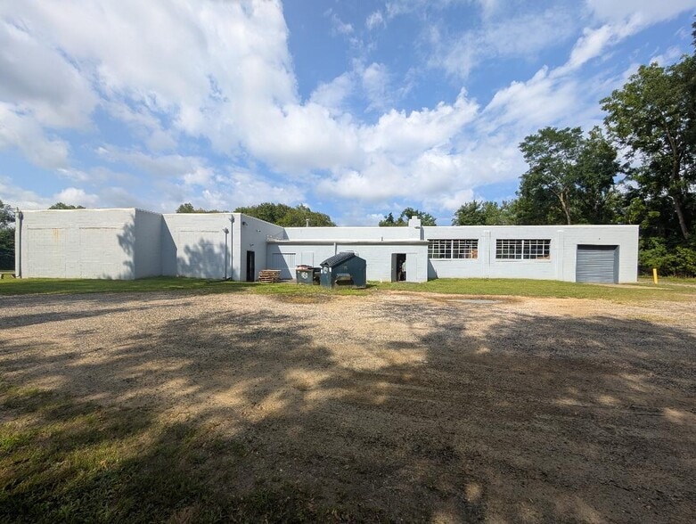 341 Fairfield Rd, Freehold, NJ for lease - Building Photo - Image 2 of 13