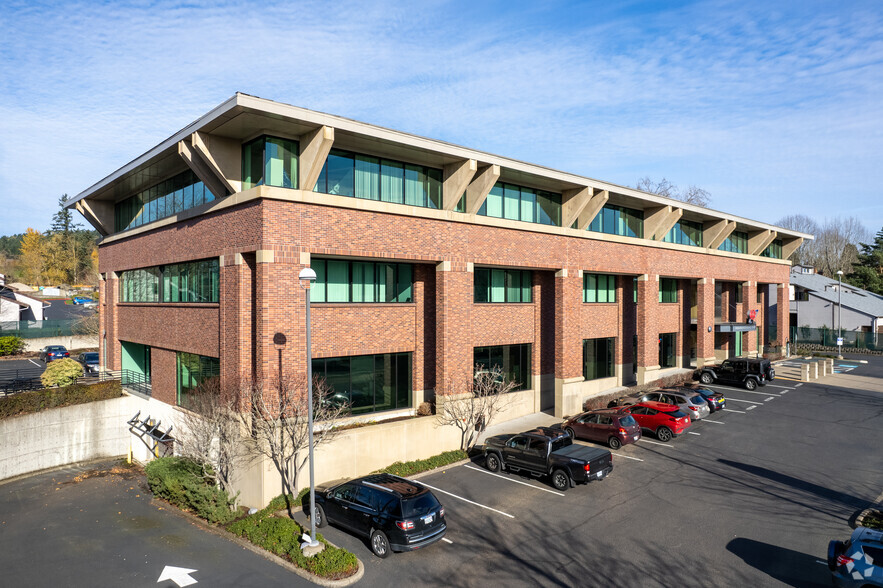 10365 SE Sunnyside Rd, Clackamas, OR for lease - Primary Photo - Image 1 of 4