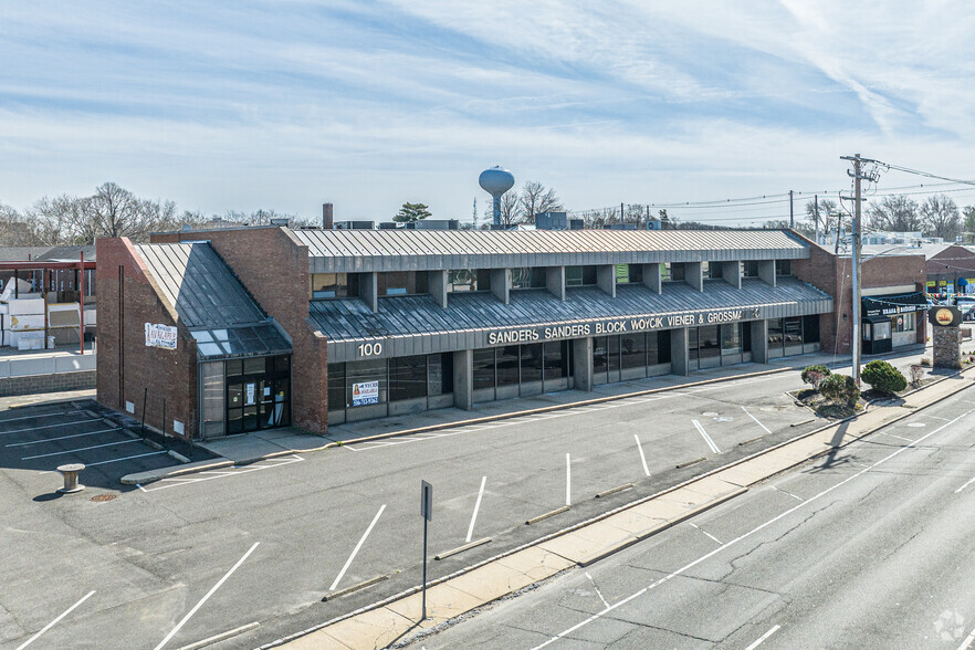 100 Herricks Rd, Mineola, NY for sale - Primary Photo - Image 1 of 4