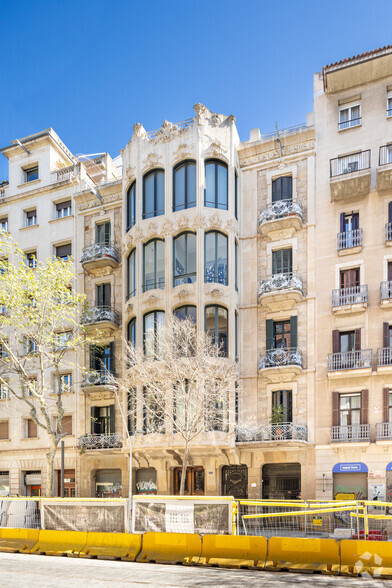 Carrer De Girona, Barcelona, Barcelona for lease - Building Photo - Image 3 of 3