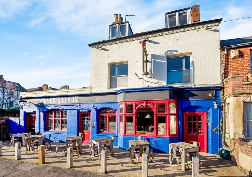 Marston St, Oxford, Temple Lounge