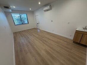 444 N Larchmont Blvd, Los Angeles, CA for lease Interior Photo- Image 1 of 3
