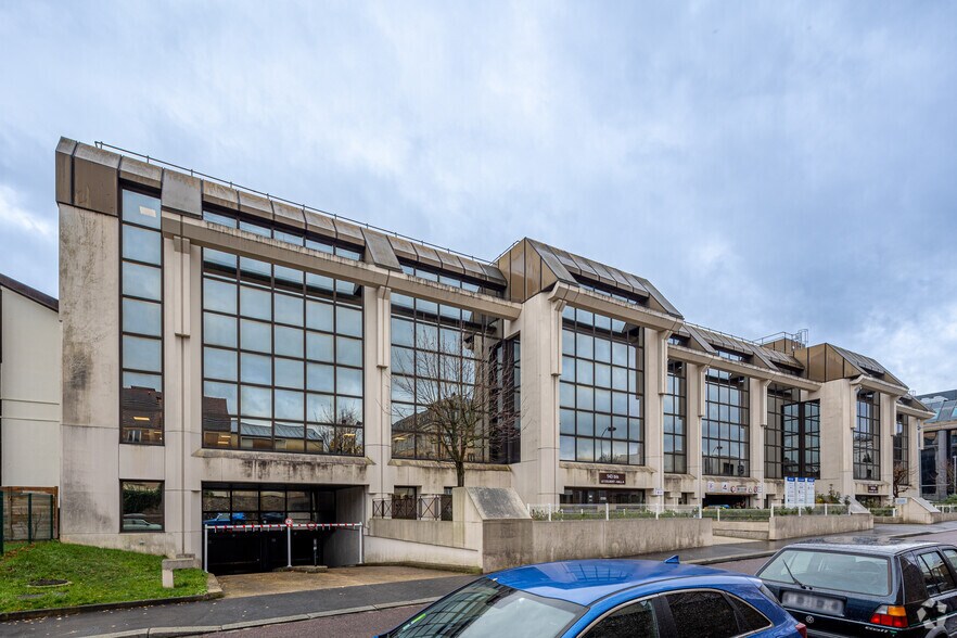 Office in Versailles for lease - Building Photo - Image 2 of 2