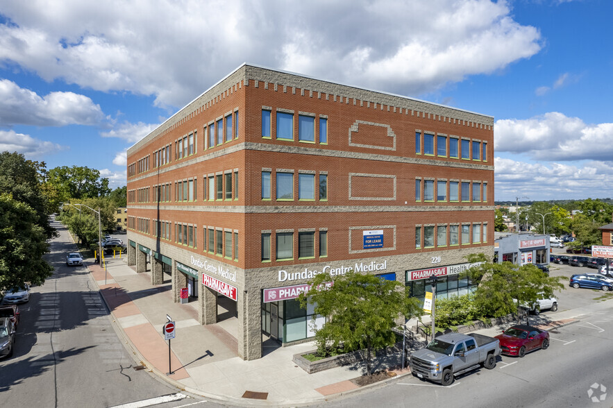 220 Dundas St W, Whitby, ON for lease - Primary Photo - Image 1 of 3